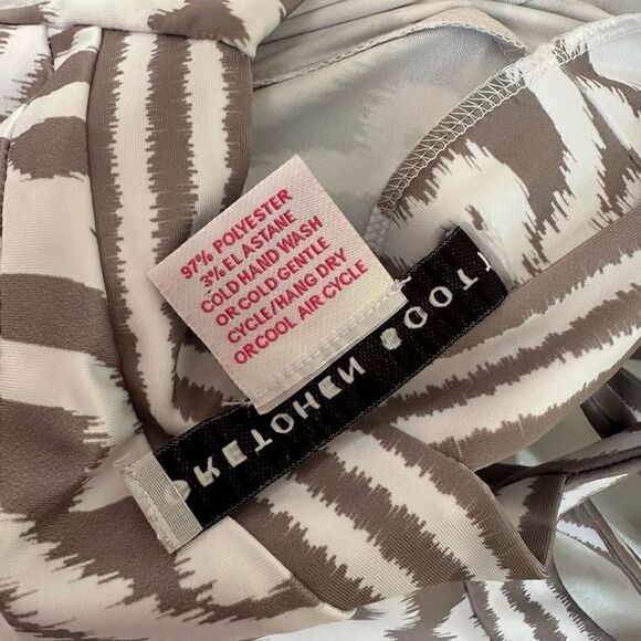 Gretchen Scott Designs Women’s Isosceles Arabesque Taupe and White Sleeveless Je - Picture 10 of 10